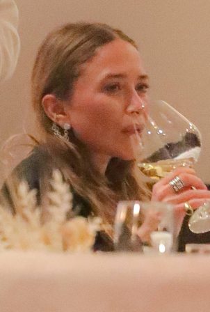 Mary-Kate Olsen - Having dinner with businessman Brightwire founder John Cooper in New York