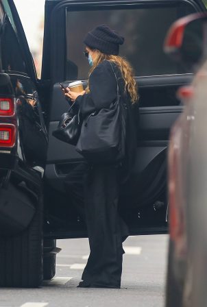 Mary-Kate Olsen - Leaving her office in New York