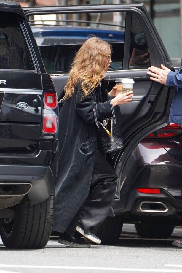Mary-Kate Olsen - Seen while heading to her office in New York