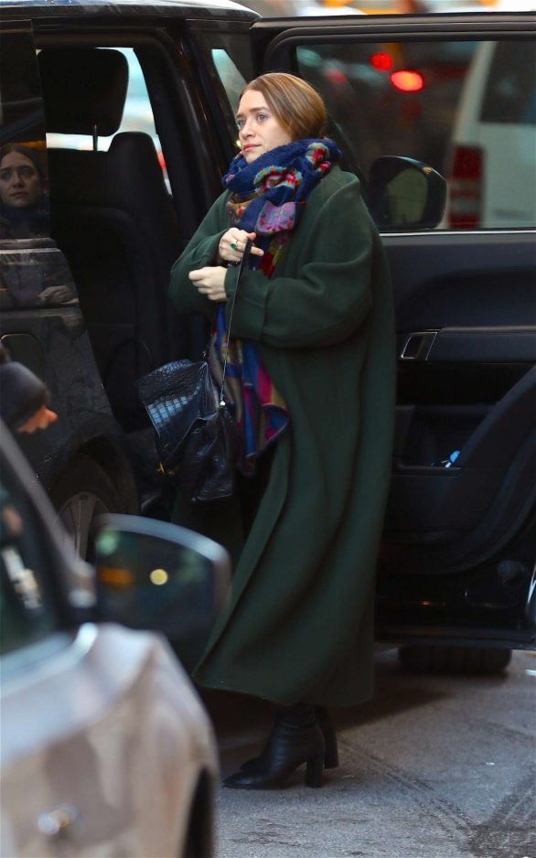 Mary-Kate Olsen - Spotted at her office in New York City