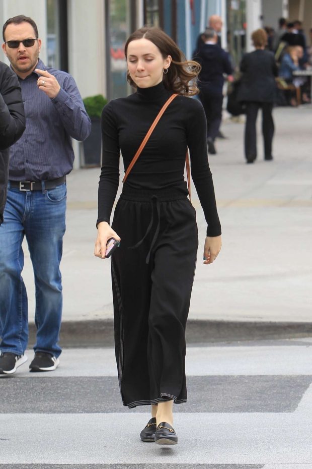 Maude Apatow - Shopping in Beverly Hills
