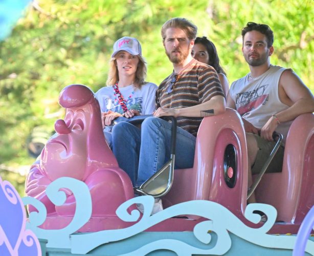 Maya Hawke - With Sarah Michelle Gellar in Disneyland