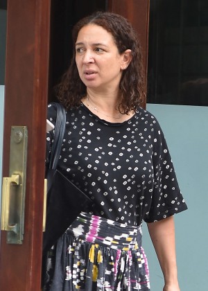Maya Rudolph - Leaving her hotel in NYC