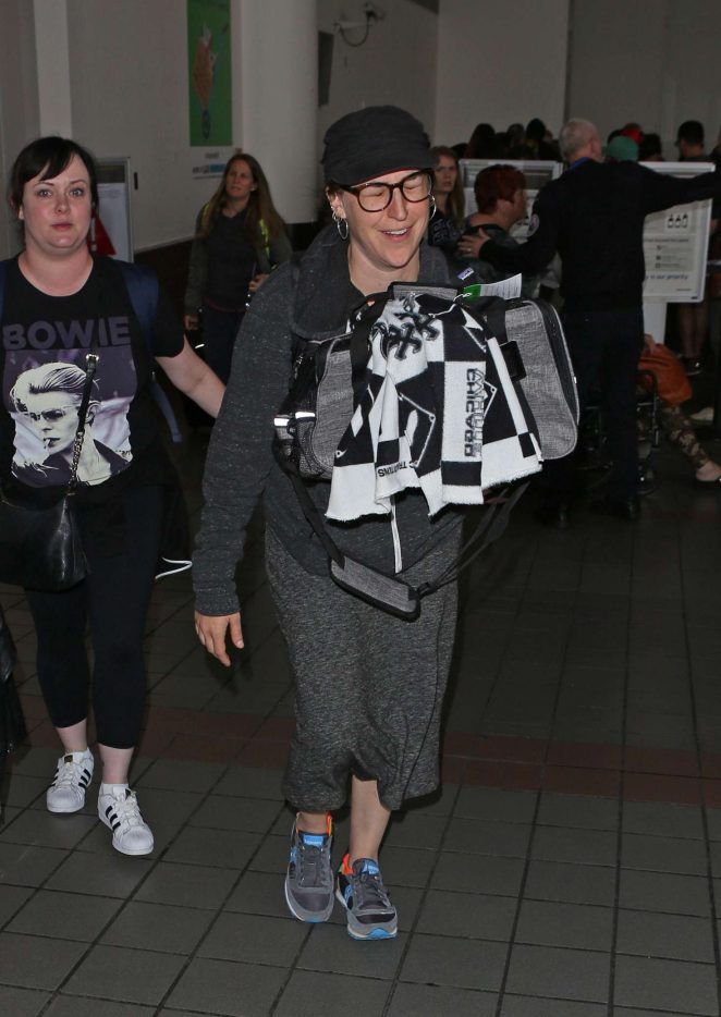 Mayim Bialik - Arriving at LAX airport in Los Angeles