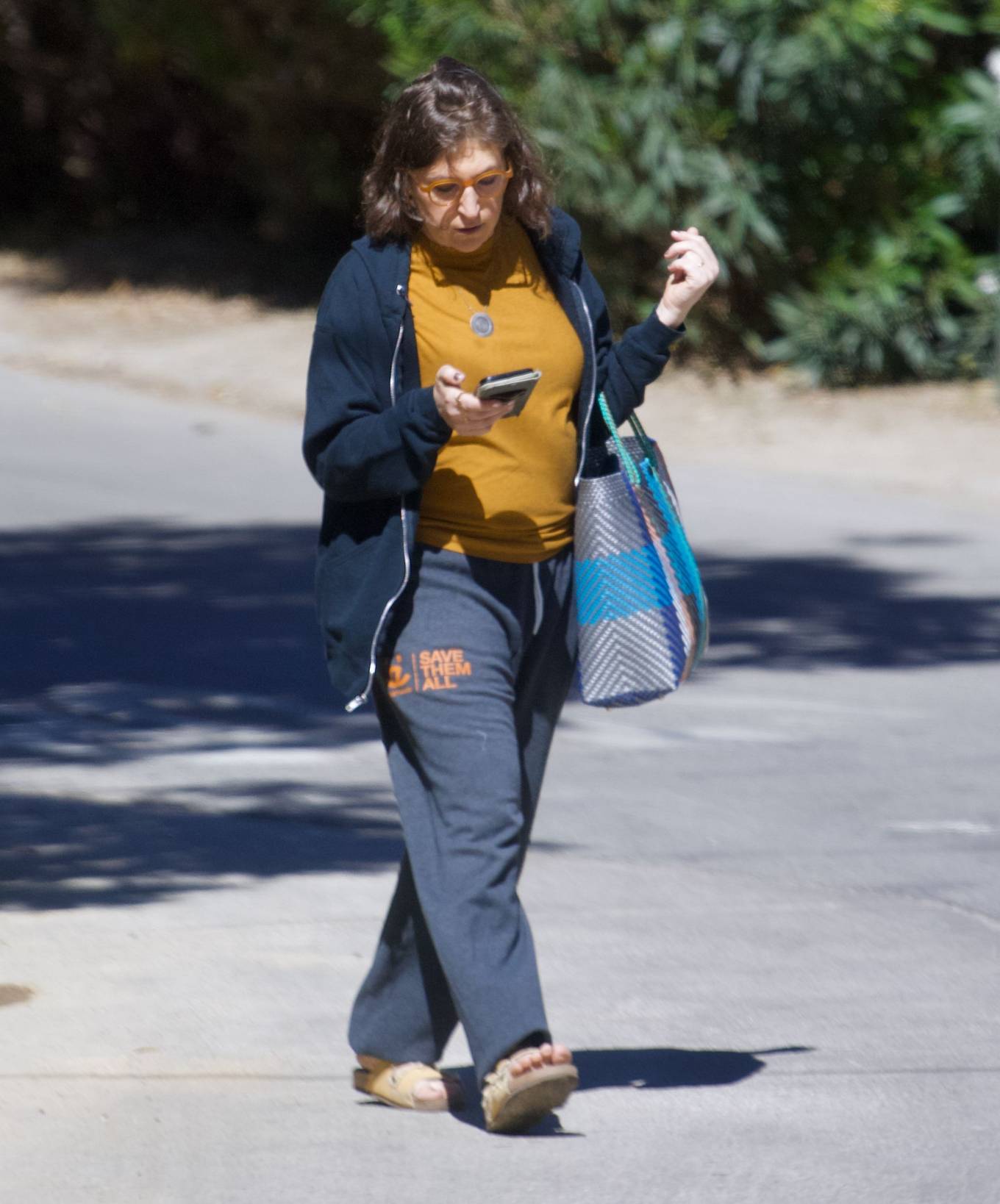 Mayim Bialik - Seen on her phone in Los Angeles