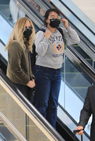 Meg Ryan - And Daisy Ryan photographed after arriving at LAX