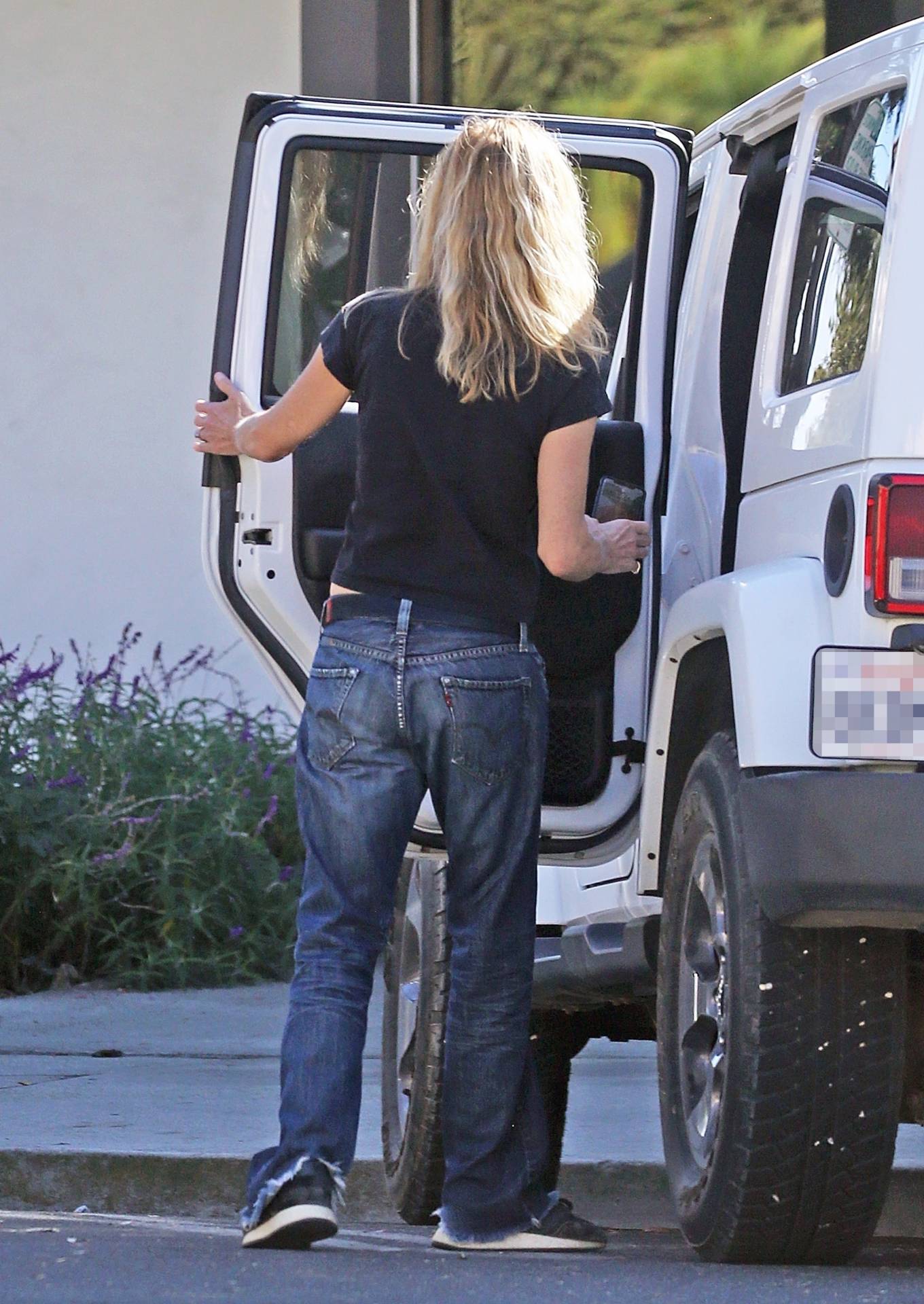 Meg Ryan – Out in Brentwood