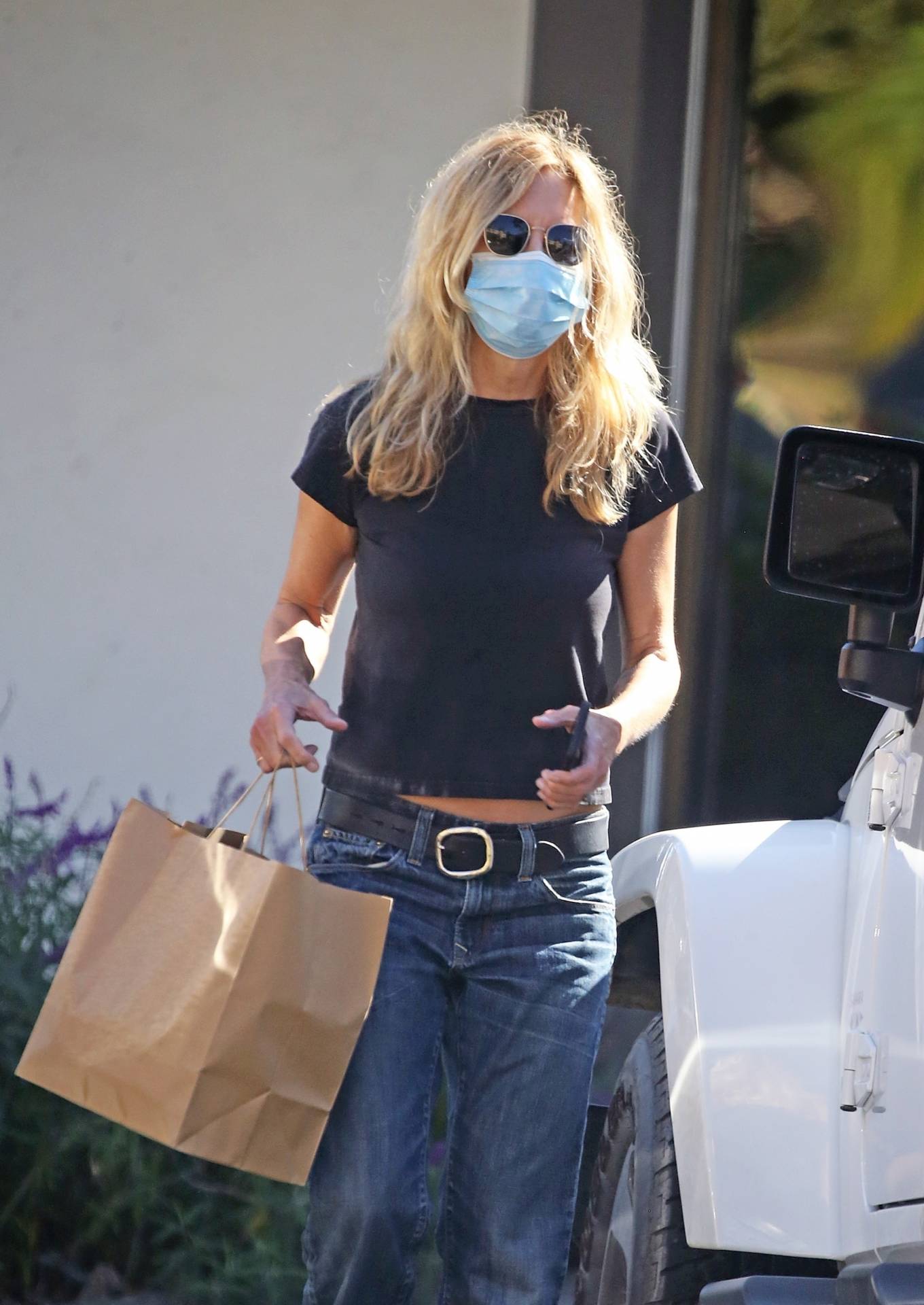 Meg Ryan – Out in Brentwood