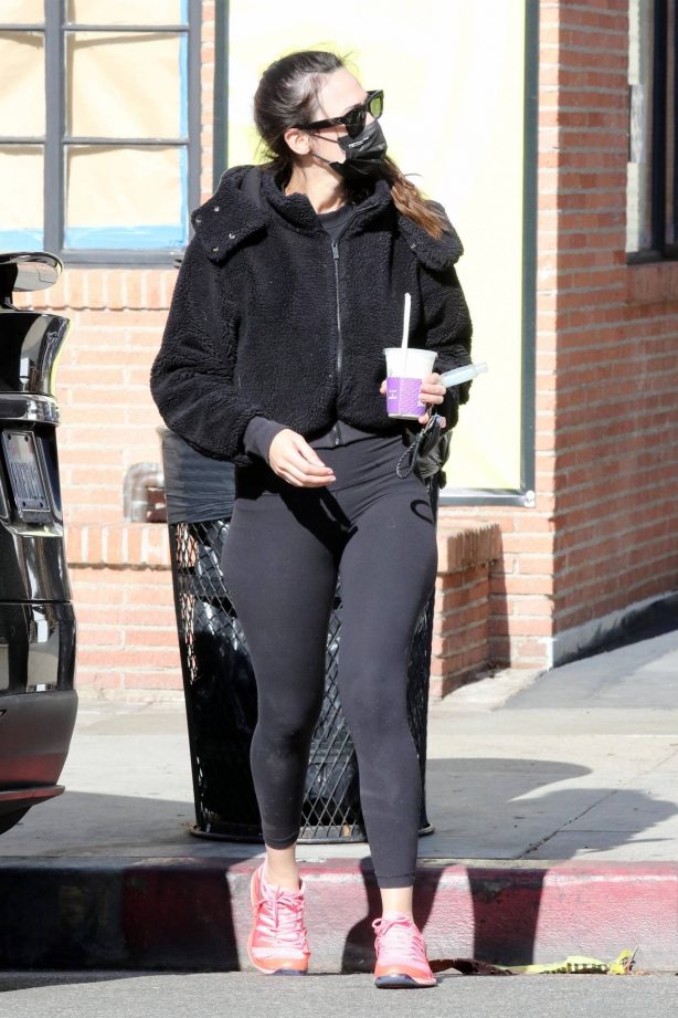 Megan Camper - Picking up coffee at Alfred in Los Angeles