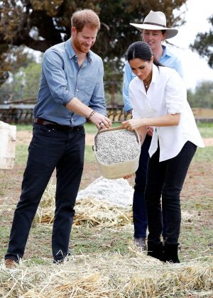 Meghan Markle and Prince Harry - Visiting a farm in Dubbo