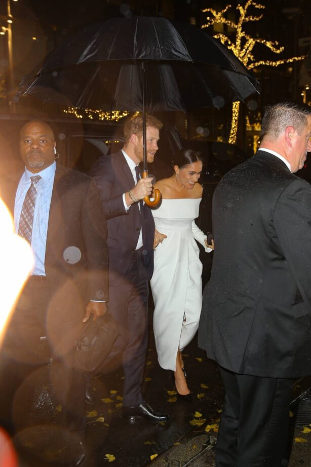 Meghan Markle - Arrives at an event on a rainy night in New York City