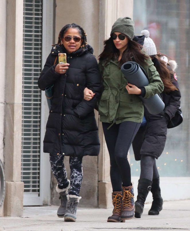 Meghan Markle with her mom going to Yoga in Toronto