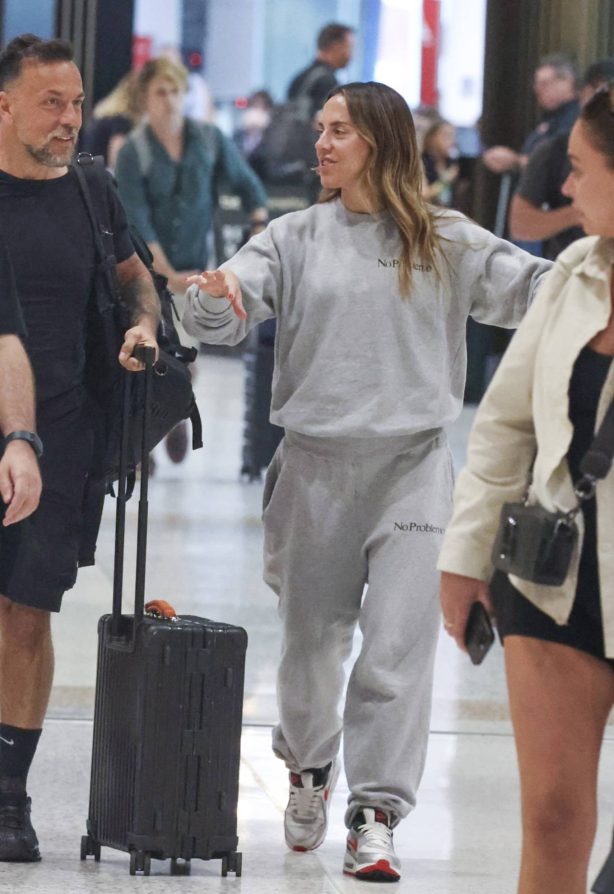 Melanie Chisholm - Spotted at Sydney Airport