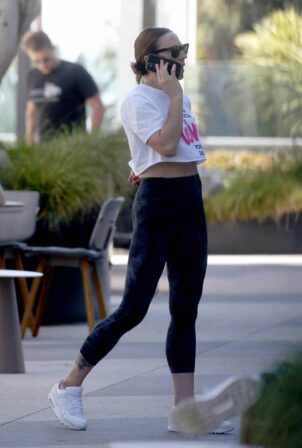 Melanie Chisholm - Wears her 2019 tour t-shirt in West Hollywood