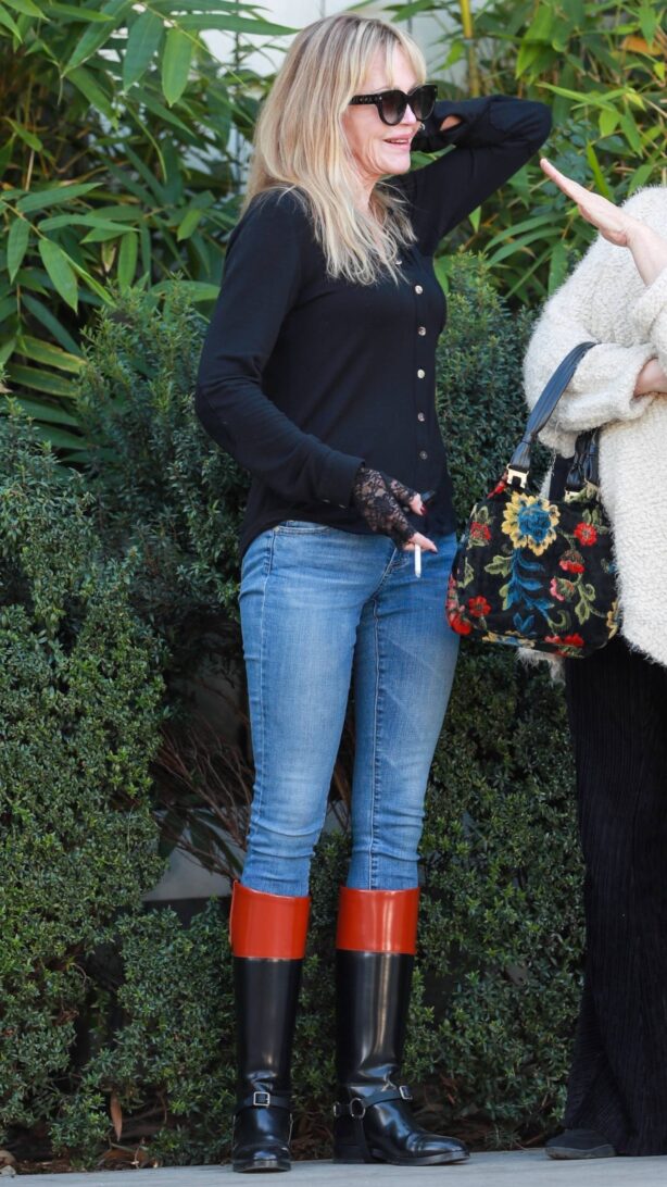 Melanie Griffith - Out for lunch with friends at the San Vicente Bungalows