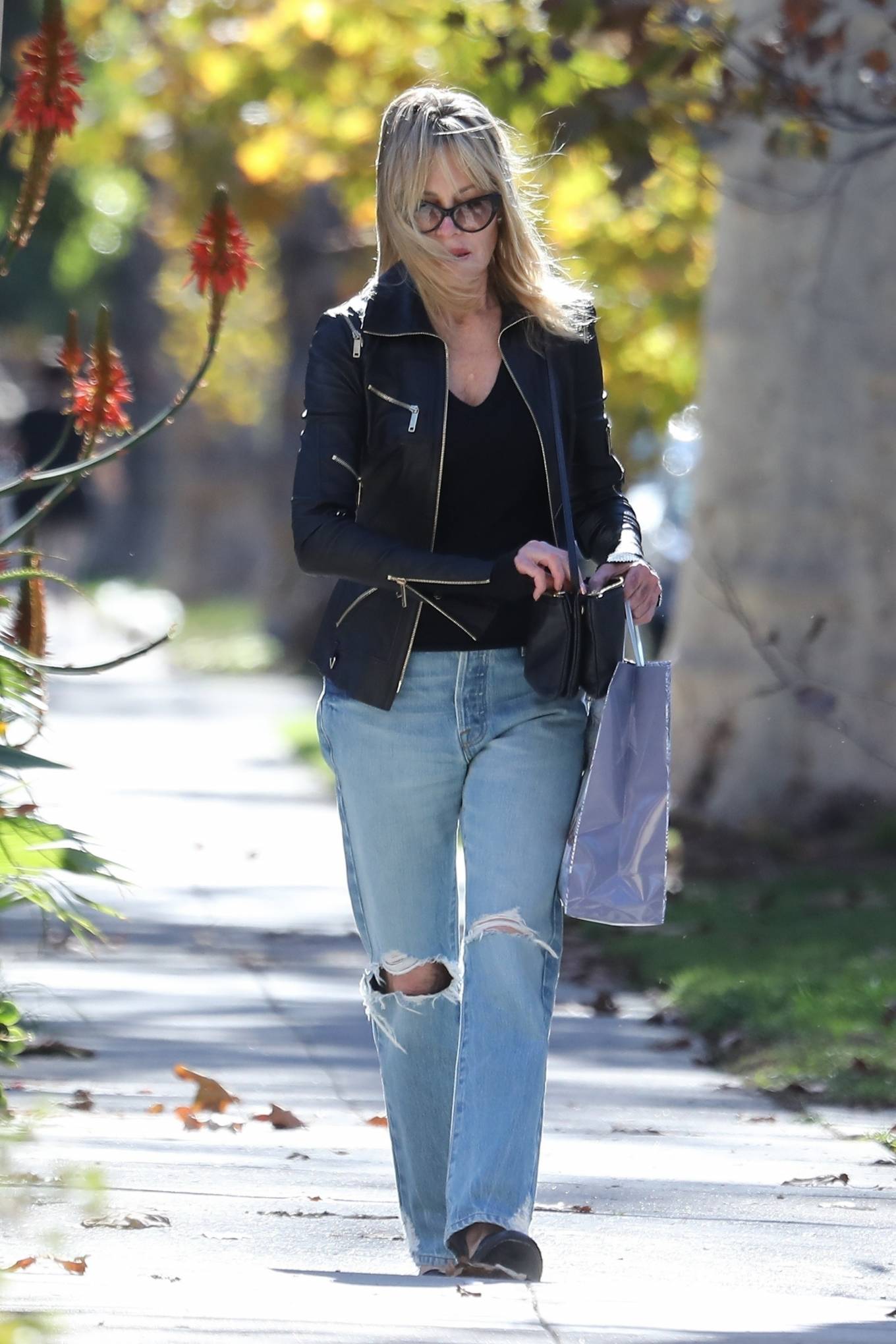Melanie Griffith 2021 : Melanie Griffith – Wears ripped jeans while out Christmas shopping in Beverly Hills-12