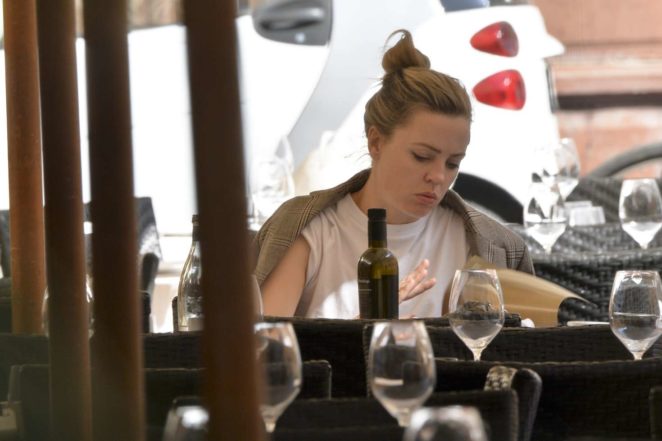 Melissa George out for lunch at Pierluigi's restaurant in Rome