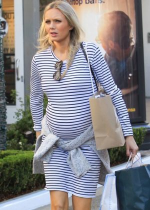 Melissa Ordway - Shopping at The Grove in Hollywood