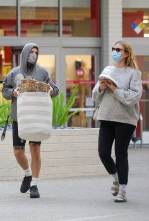 Mia Goth - Spotted out shopping in Pasadena