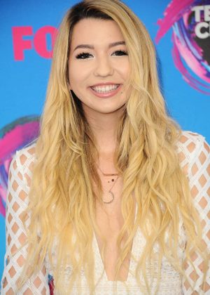 Mia Stammer - 2017 Teen Choice Awards in Los Angeles