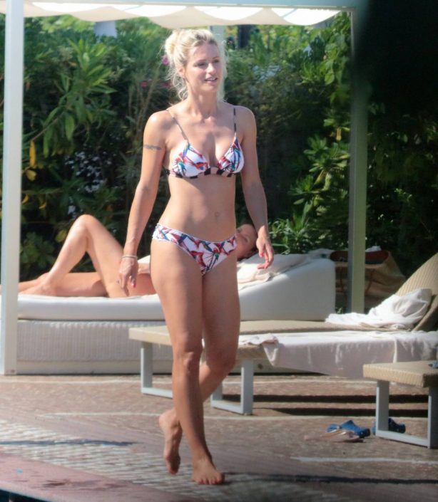 Michelle Hunziker - In bikini At a Pool in Milano