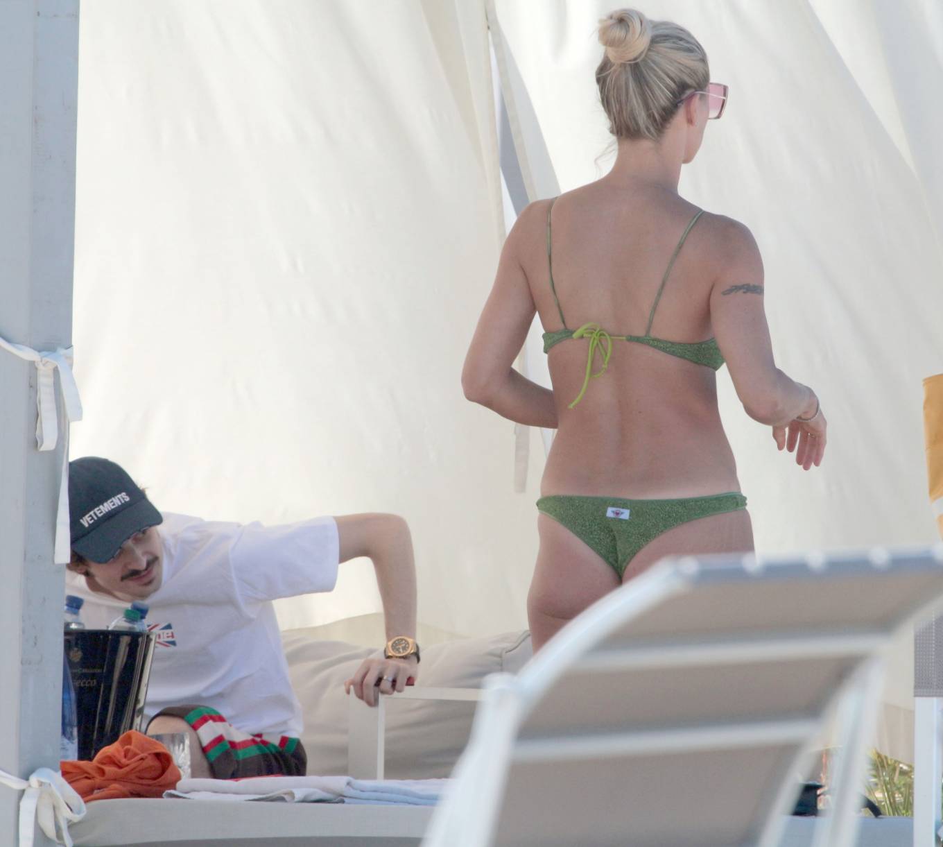 https://www.gotceleb.com/wp-content/uploads/photos/michelle-hunziker/in-green-bikini-on-vacation-in-milano-marittima/Michelle-Hunziker-in-Green-Bikini-2020-16.jpg
