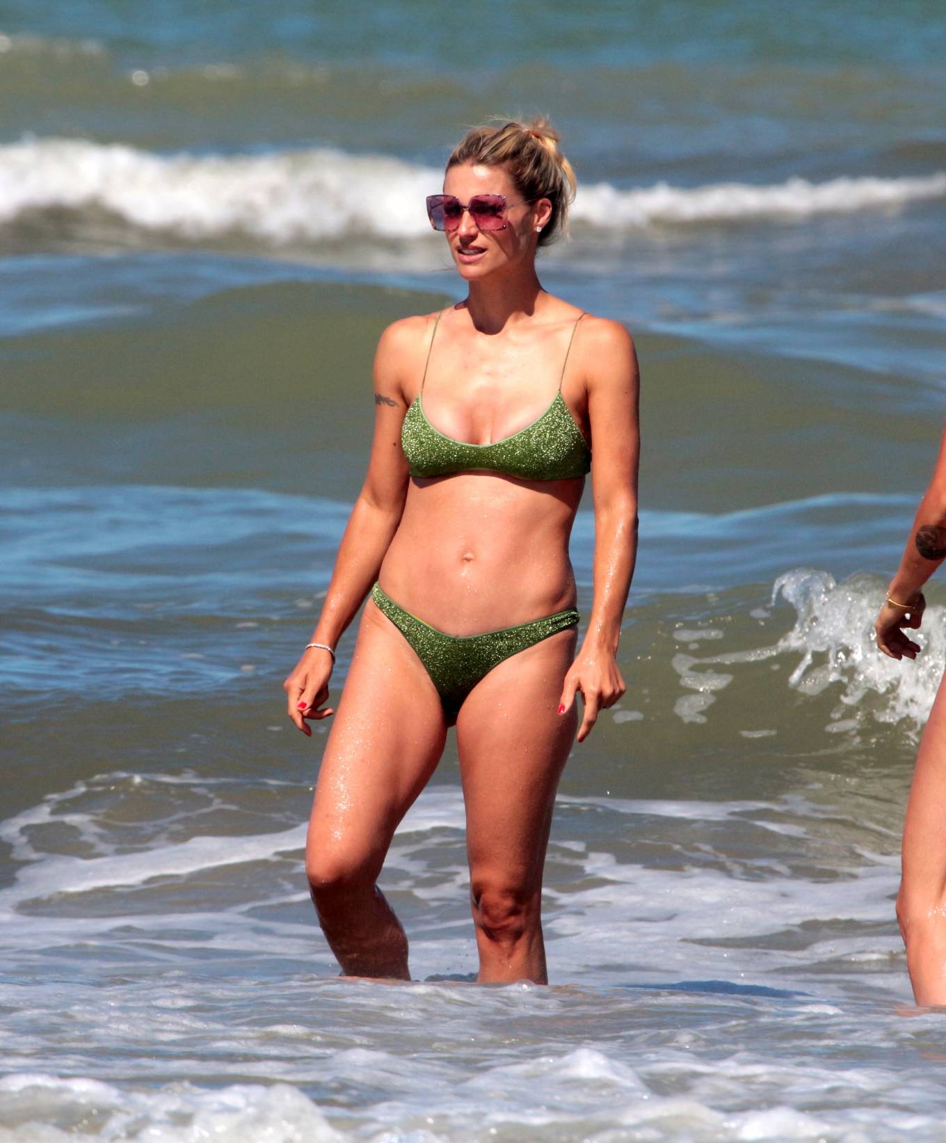 https://www.gotceleb.com/wp-content/uploads/photos/michelle-hunziker/in-green-bikini-on-vacation-in-milano-marittima/Michelle-Hunziker-in-Green-Bikini-2020-26.jpg