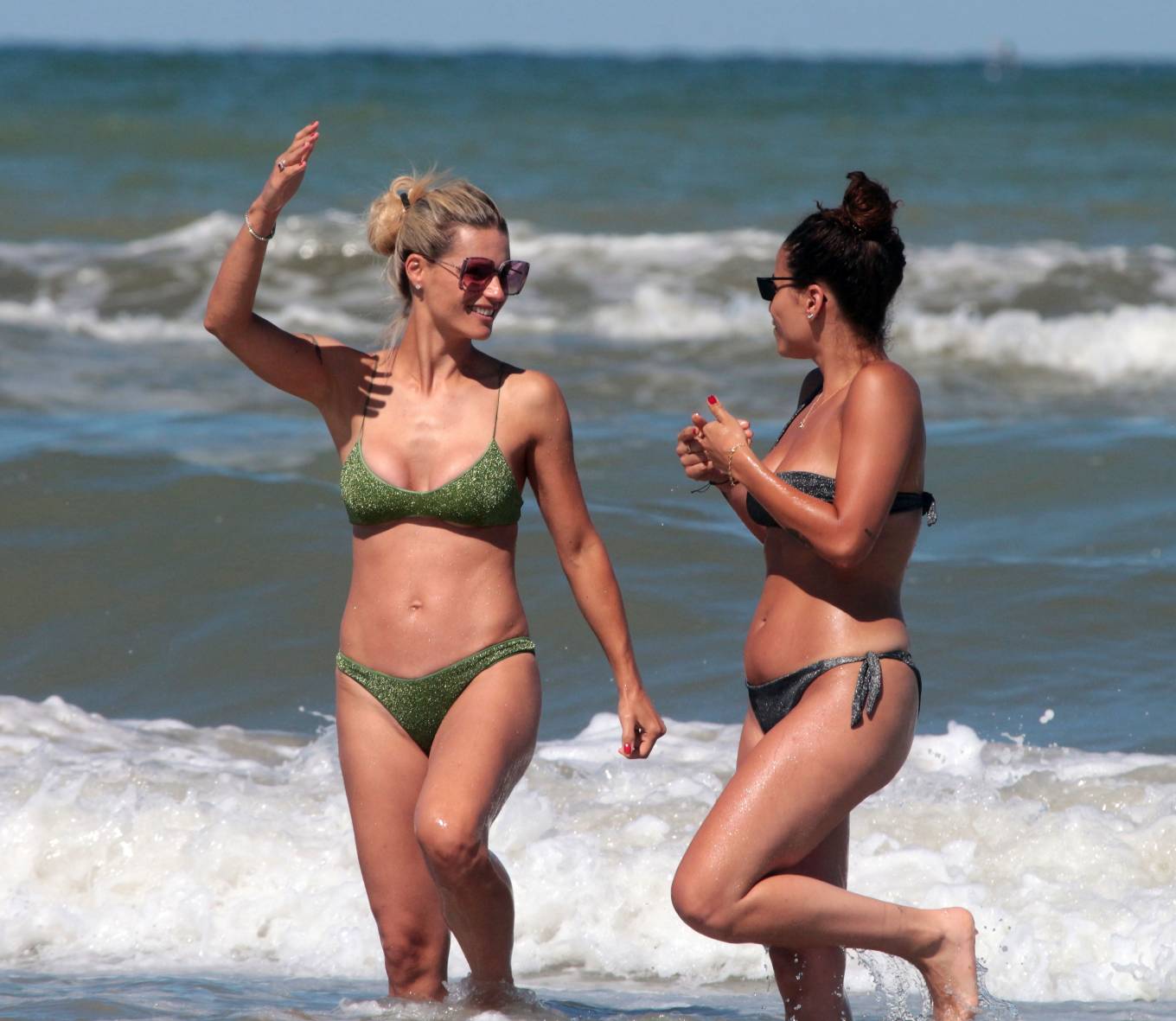https://www.gotceleb.com/wp-content/uploads/photos/michelle-hunziker/in-green-bikini-on-vacation-in-milano-marittima/Michelle-Hunziker-in-Green-Bikini-2020-29.jpg