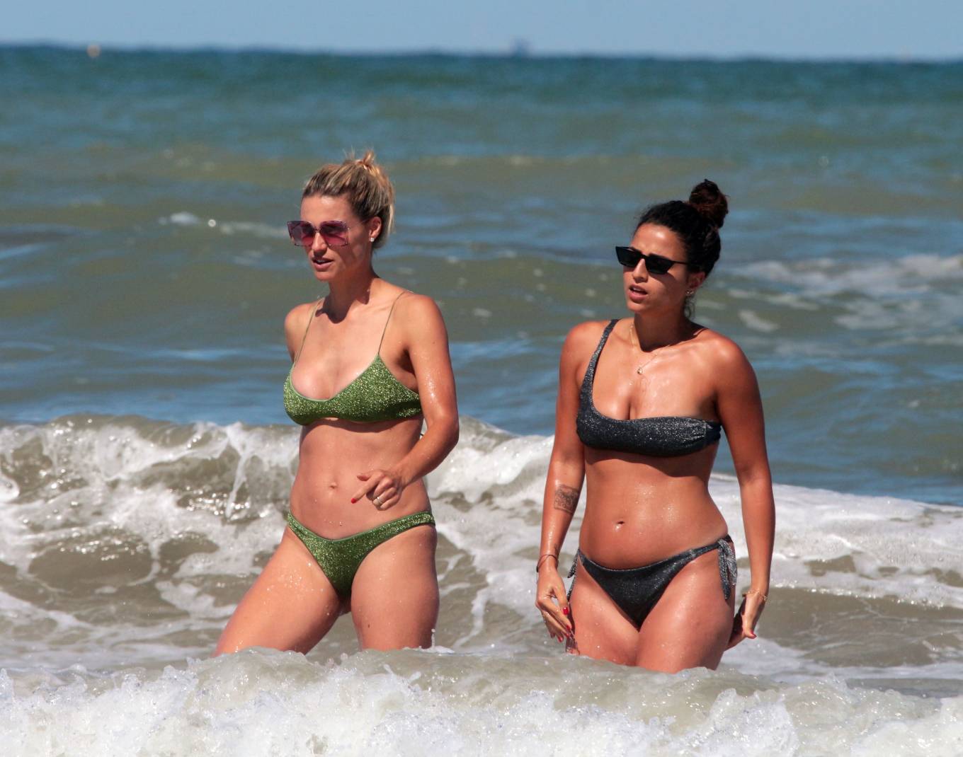 https://www.gotceleb.com/wp-content/uploads/photos/michelle-hunziker/in-green-bikini-on-vacation-in-milano-marittima/Michelle-Hunziker-in-Green-Bikini-2020-30.jpg