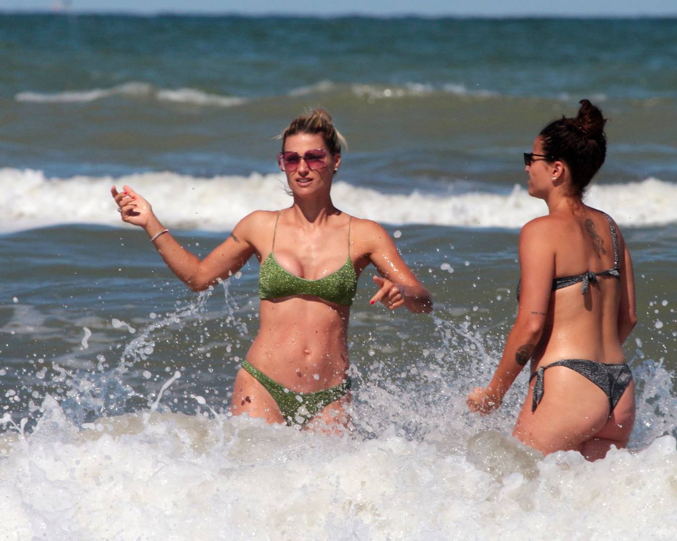 https://www.gotceleb.com/wp-content/uploads/photos/michelle-hunziker/in-green-bikini-on-vacation-in-milano-marittima/Michelle-Hunziker-in-Green-Bikini-2020-33.jpg