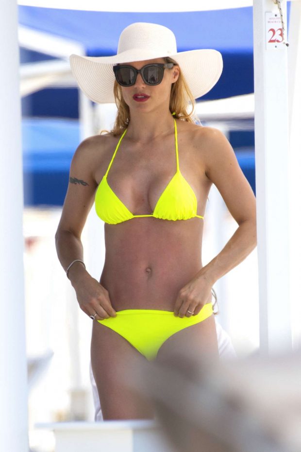 Michelle Hunziker in Neon Yellow Bikini in Forte dei Marmi