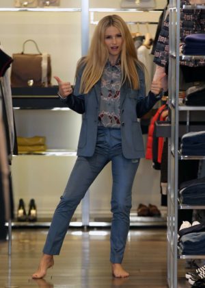 Michelle Hunziker shopping for clothes in Milan