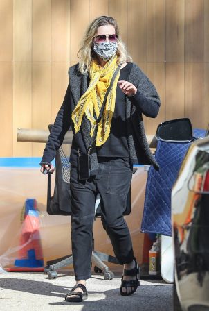 Michelle Pfeiffer - Out in Pacific Palisades
