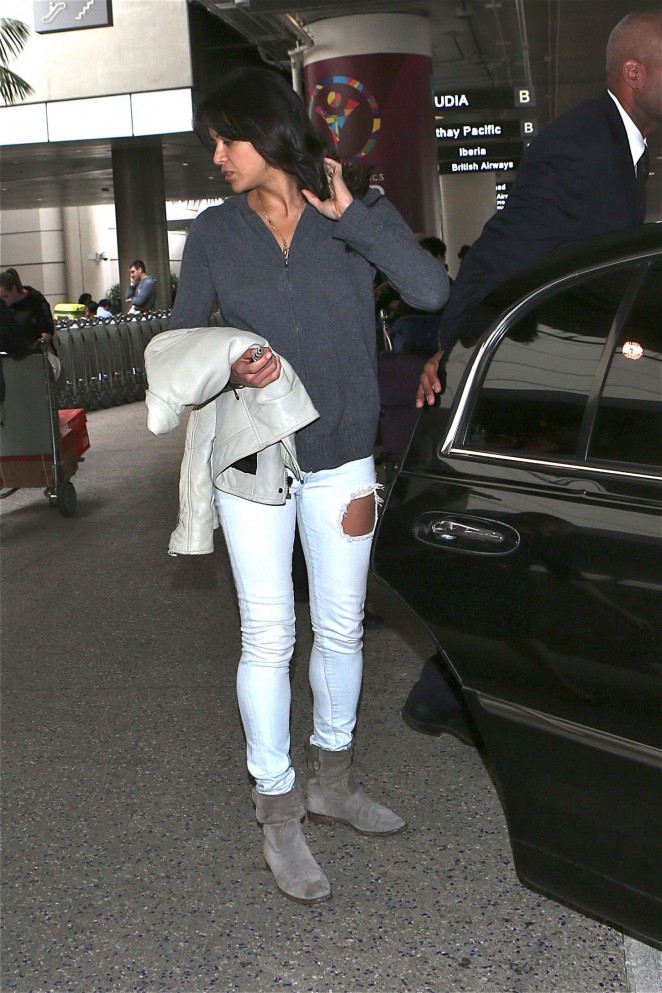 Michelle Rodriguez - Arrives at Los Angeles International Airport