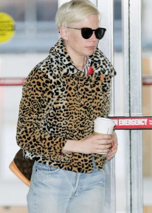 Michelle Williams - Arrives at JFK airport in New York City