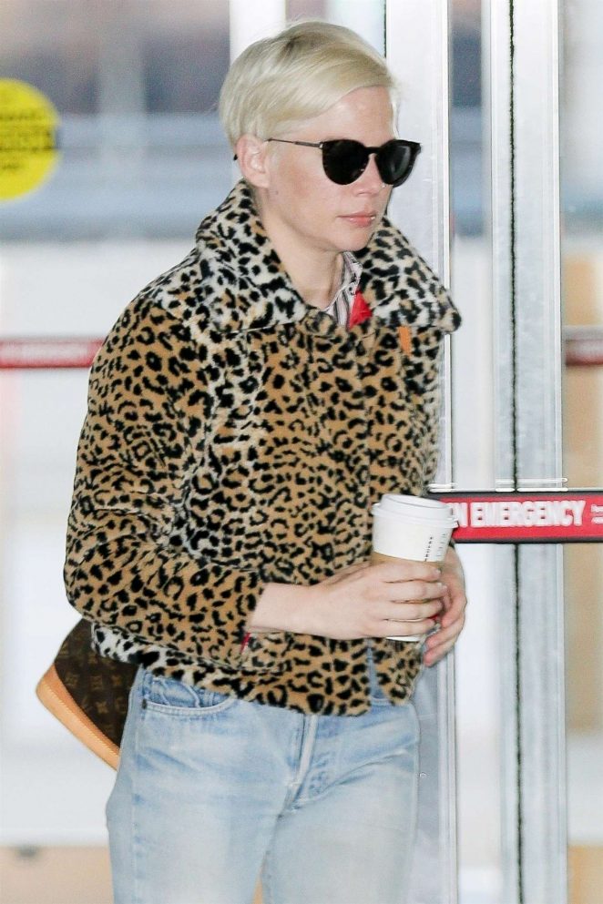 Michelle Williams - Arrives at JFK airport in New York City