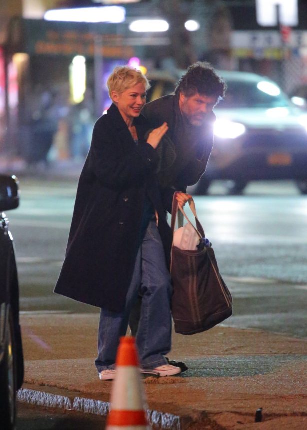 Michelle Williams - On set for FX's 'Dying for Se..' in New York