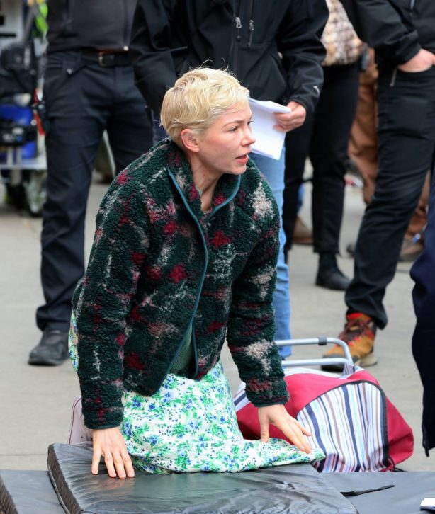 Michelle Williams - On the set of 'Dying for Sex' in Brooklyn