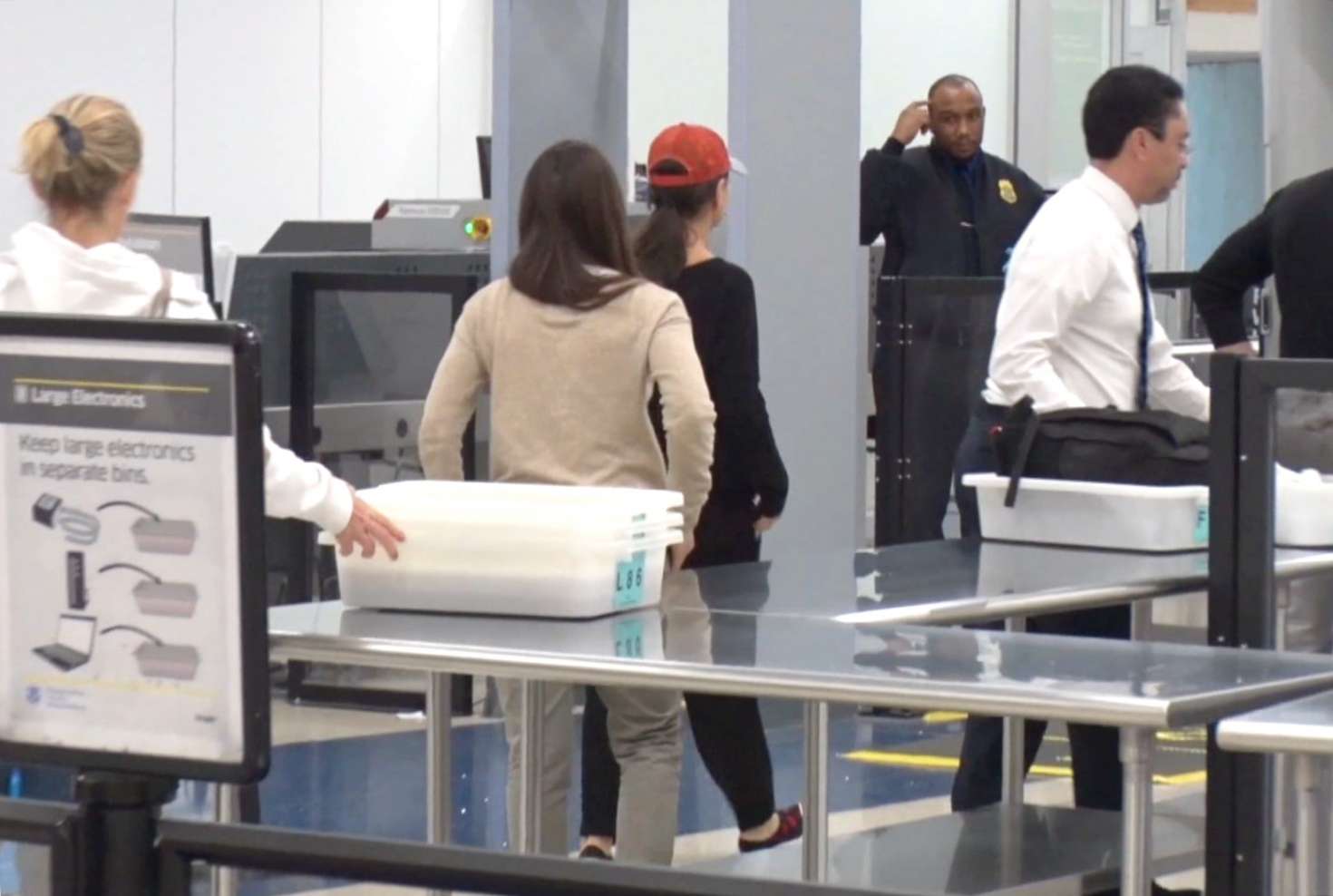 Mila Kunis Arrives At Lax Airport 03 Gotceleb