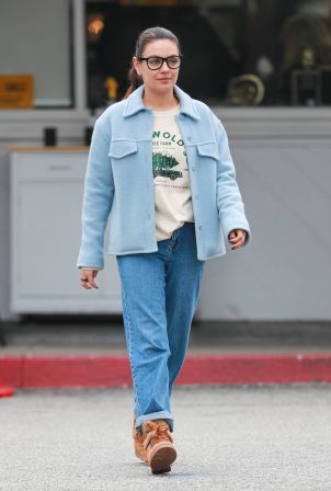 Mila Kunis - Leaving the Beverly Glen Deli in Bel Air
