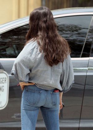 Mila Kunis - Out and about with a friend in Studio City