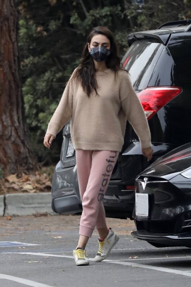 Mila Kunis - Running some errands in Beverly Hills