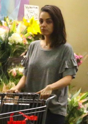 Mila Kunis s- Shopping at Whole Foods in Beverly Hills