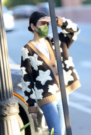 Mila Kunis - Walk back to her car in Beverly Hills