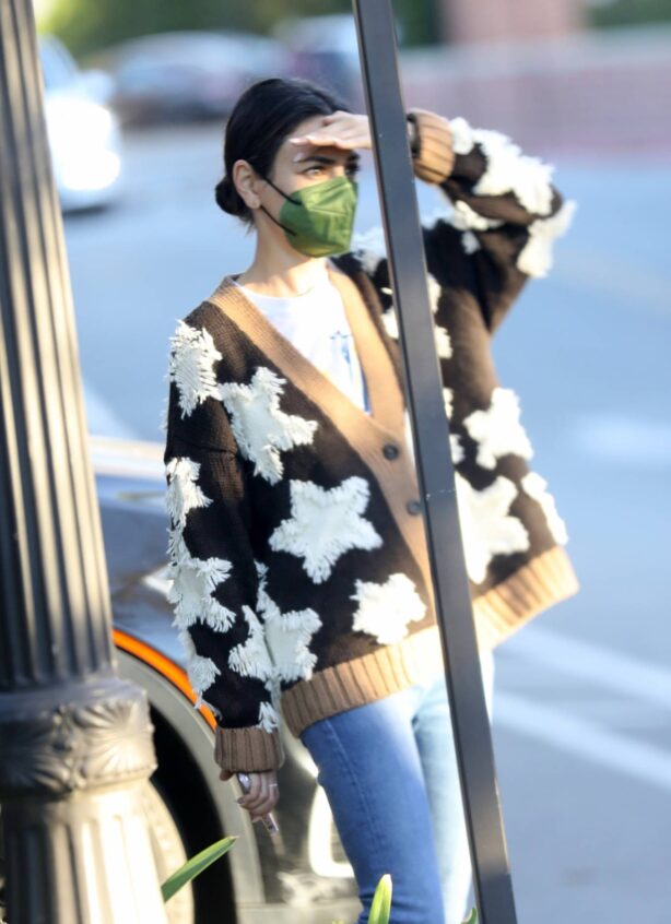 Mila Kunis - Walk back to her car in Beverly Hills