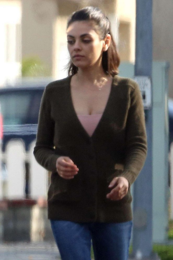 Mila Kunis - Walks to her Car in Studio City