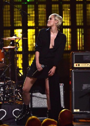 Miley Cyrus - 2015 Rock And Roll Hall Of Fame Induction Ceremony