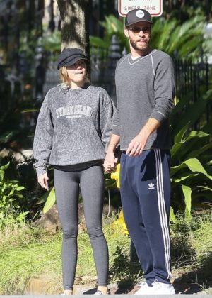 Miley Cyrus and Liam Hemsworth - Take a walk in Savannah