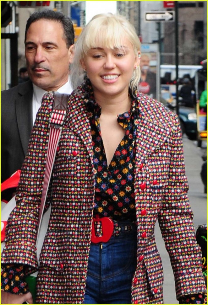 Miley Cyrus - Arriving at a theater in NYC
