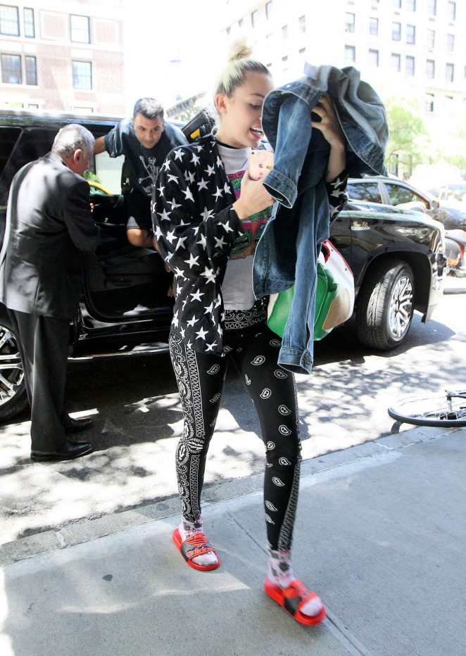 Miley Cyrus - Arriving at Woody Allen's office in New York City